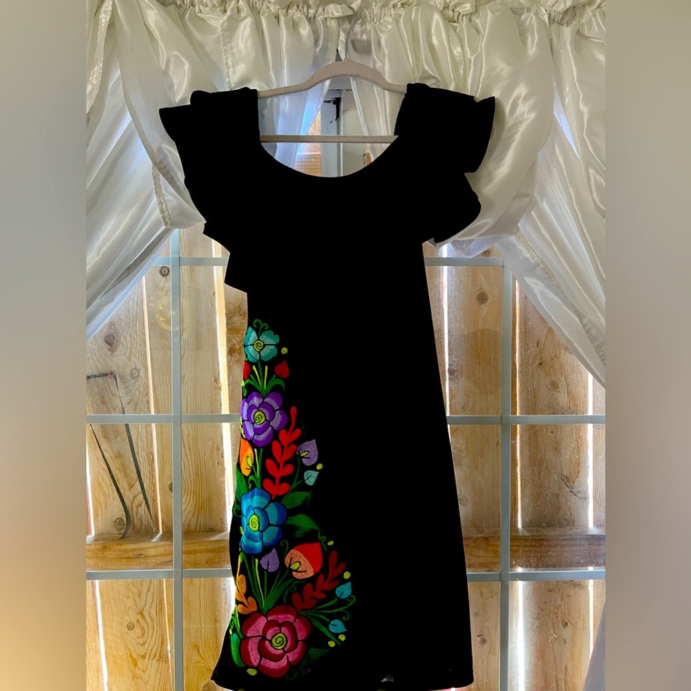 Mexican dress with embroidered flowers. Off-the shoulder, figure scoping.